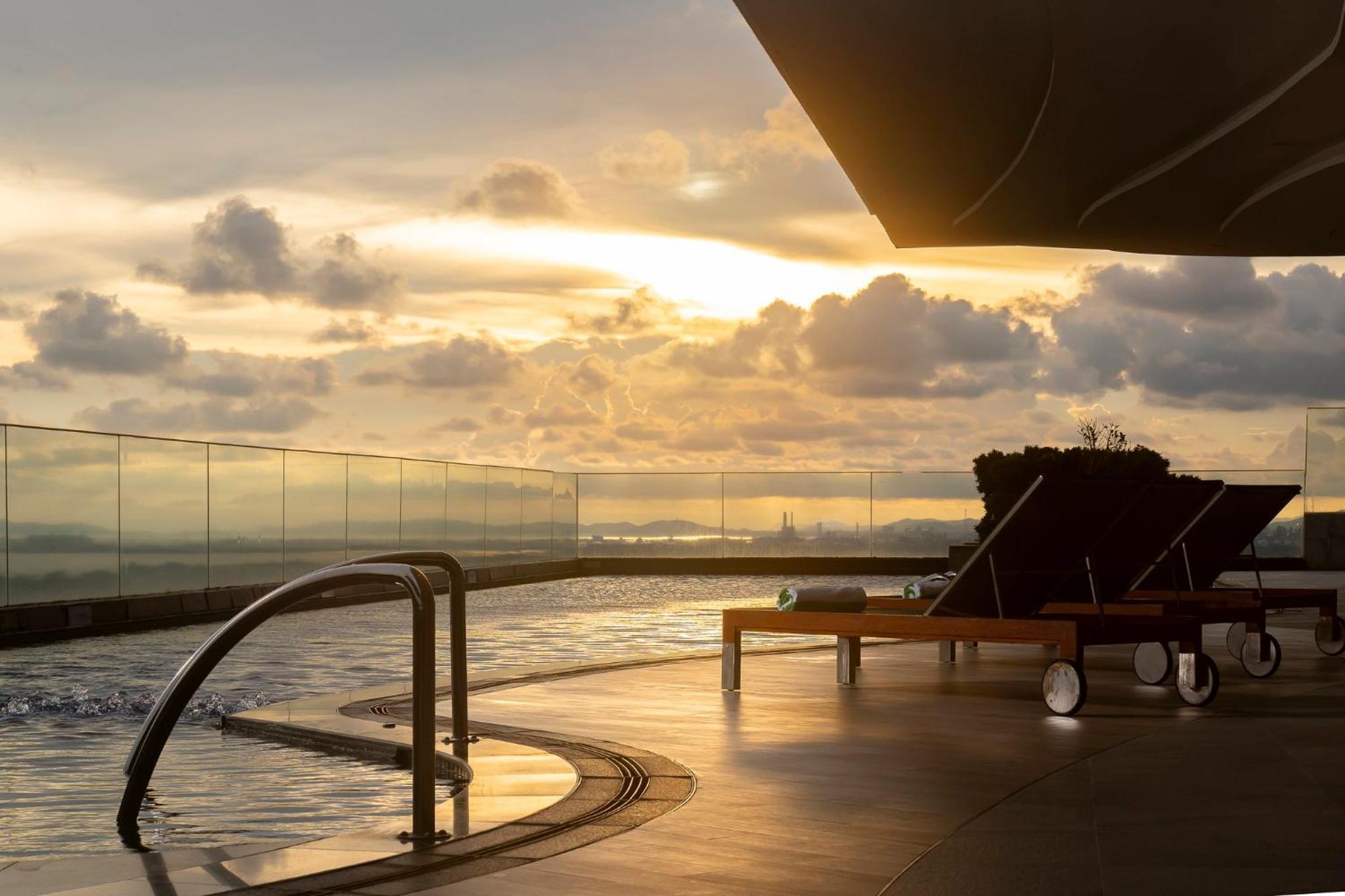 Holiday Inn & Suites Rayong City Centre By Ihg Dış mekan fotoğraf